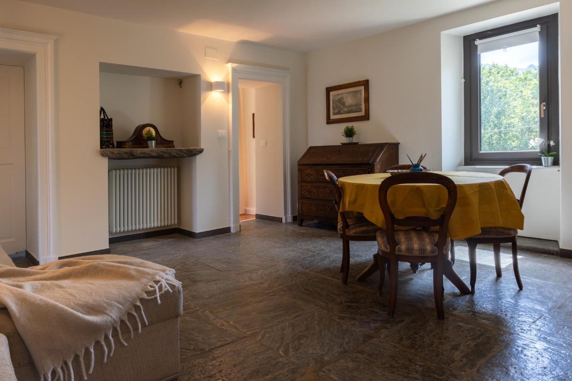 Manor House Apartment อาออสตา ภายนอก รูปภาพ