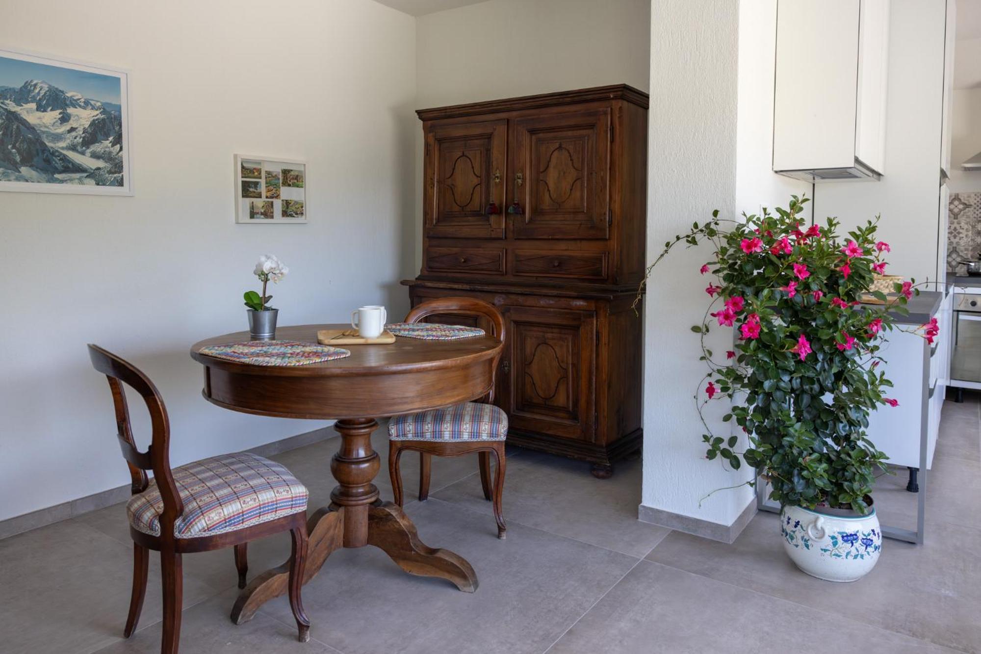 Manor House Apartment อาออสตา ภายนอก รูปภาพ